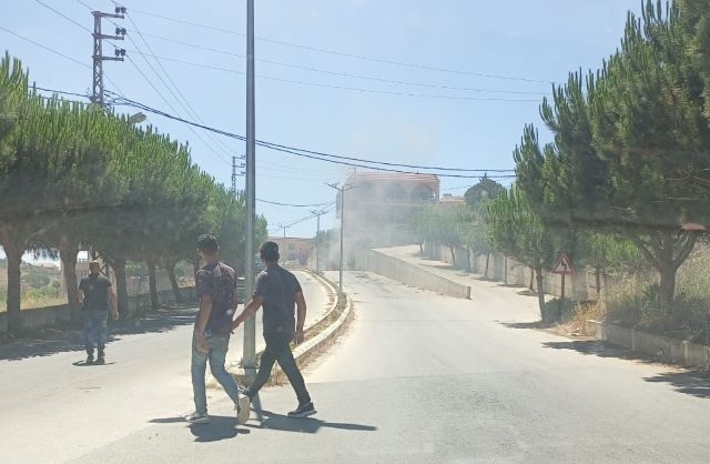 مسيّرة معادية تستهدف سيارة بصاروخين في بنت جبيل