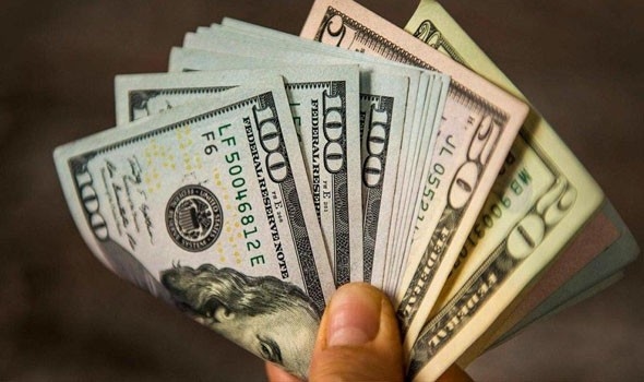 الدولار يواصل خسائره والين يتذبذب بعد اتفاق أميركا واليابان