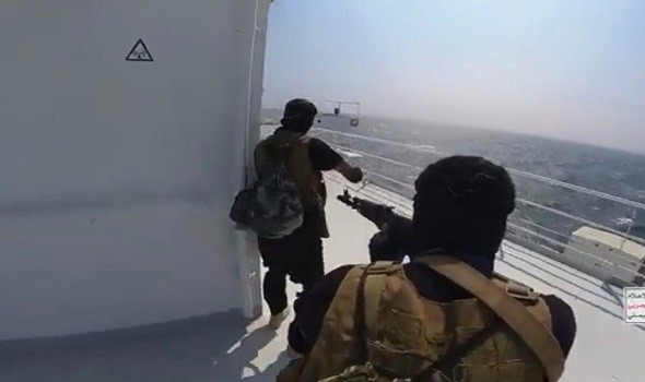 شركة يونانية تعلن مقتل شخص وفقدان آخرين في هجوم حوثي على سفينة بالبحر الأحمر