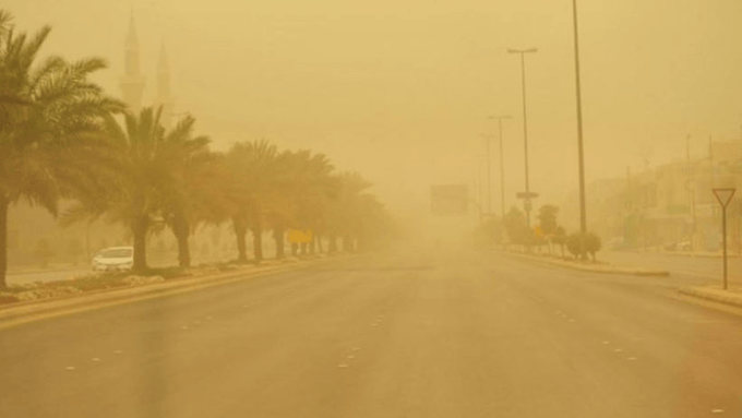 توقعات الطقس اليوم: رياح وغبار وشبه انعدام في الرؤية بعدة مناطق
