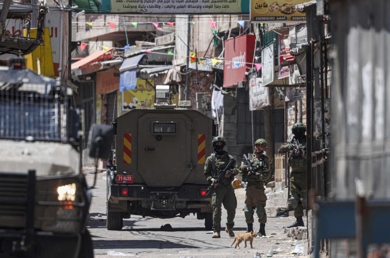 قوات الاحتلال تعتقل 23 فلسطينيا من نابلس وقلقيلية والخليل بالضفة