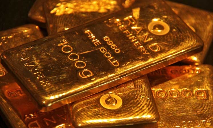 الذهب يتراجع متأثرا بالتقدم في اتفاقات التجارة وتمديد مهلة الرسوم الجمركية