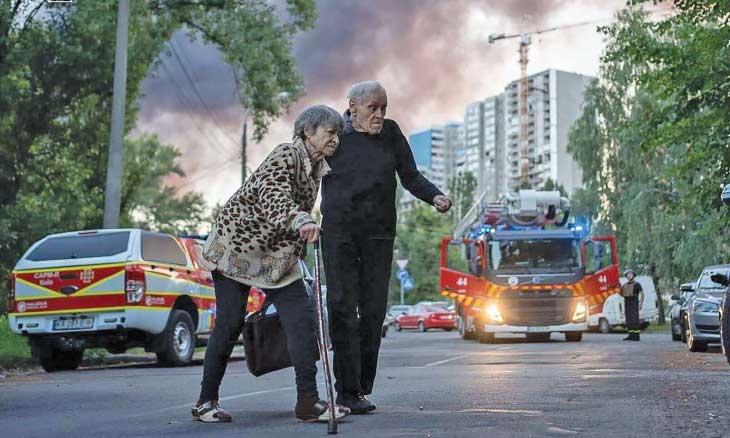 واشنطن تعلق شحنات أسلحة إلى كييف وماكرون يجري أول اتصال مع بوتين منذ 35 شهراً