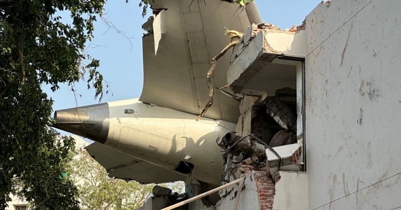 صاحب «المقعد 11».. كيف نجا راكب وحيد من تحطم الطائرة الهندية؟