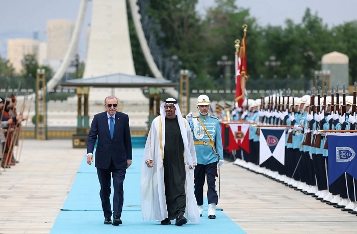 محمد بن زايد وأردوغان يشهدان توقيع اتفاقيات استراتيجية لتعزيز الشراكة الإماراتية التركية