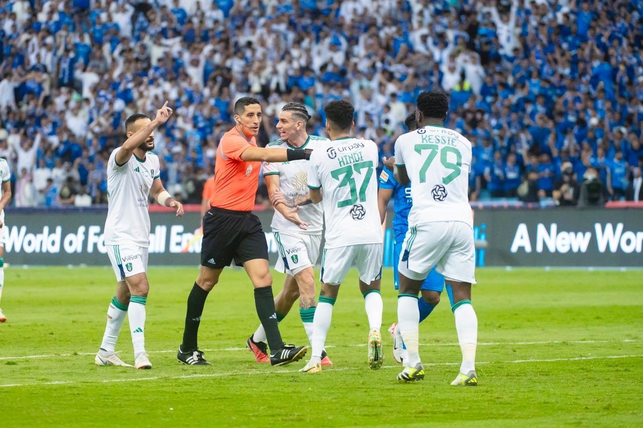 مانشستر يونايتد يخطط لضم قناص الأهلي