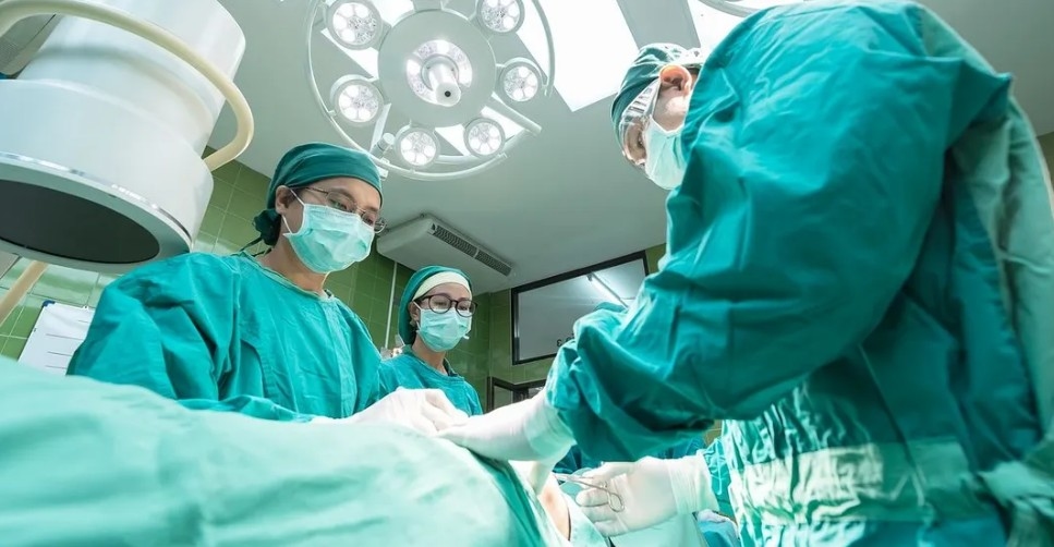 الصيام قبل الجراحة.. تقليد طبي بحاجة إلى مراجعة