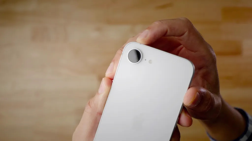 أبل تستعد لإطلاق iPhone 17e في ربيع 2026 بمعالج A19