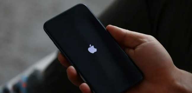 : 3 حلول لمشكلة استمرار وميض شعار Apple على شاشة iPhone
