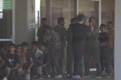 Hundreds of migrants moved from Crete to Greek mainland