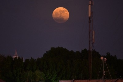 Rare 'Gazelle Moon' Casts Golden Glow Over Kuwait