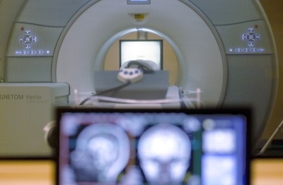 Man pulled into MRI machine after he walked into the exam room wearing a chain necklace