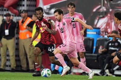 Messi brace powers Miami past Red Bulls