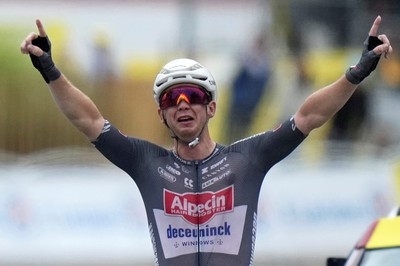 Pogačar closes in on fourth Tour title as Groves wins penultimate stage