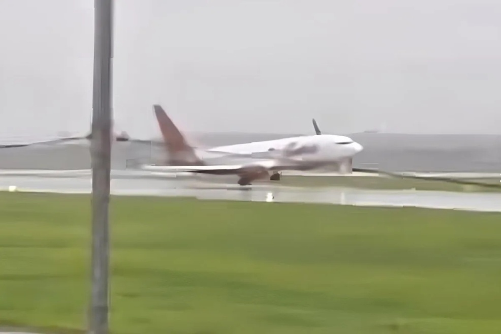 الهبوط الذي كاد يتحول لكارثة.. Batik Air في اختبار جوي خطير (فيديو)