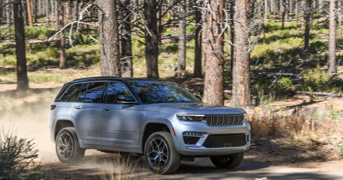 I Take the 2025 Jeep Grand Cherokee 4xe Summit Reserve Off-Road to Test Its Real-World Prowess