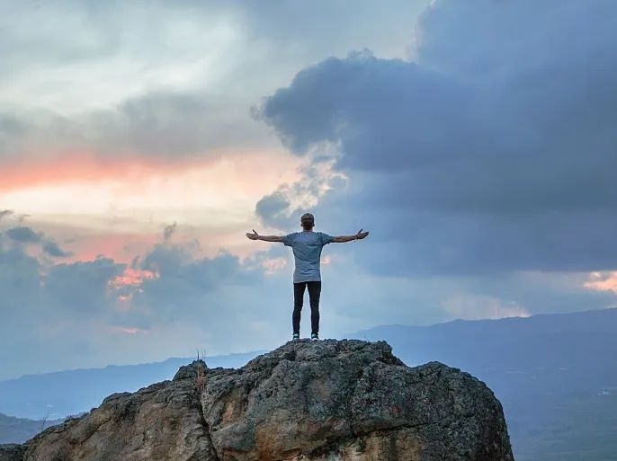الذكاء الاصطناعي وتأملات في الخلق وعلاقة الإنسان بخالقه