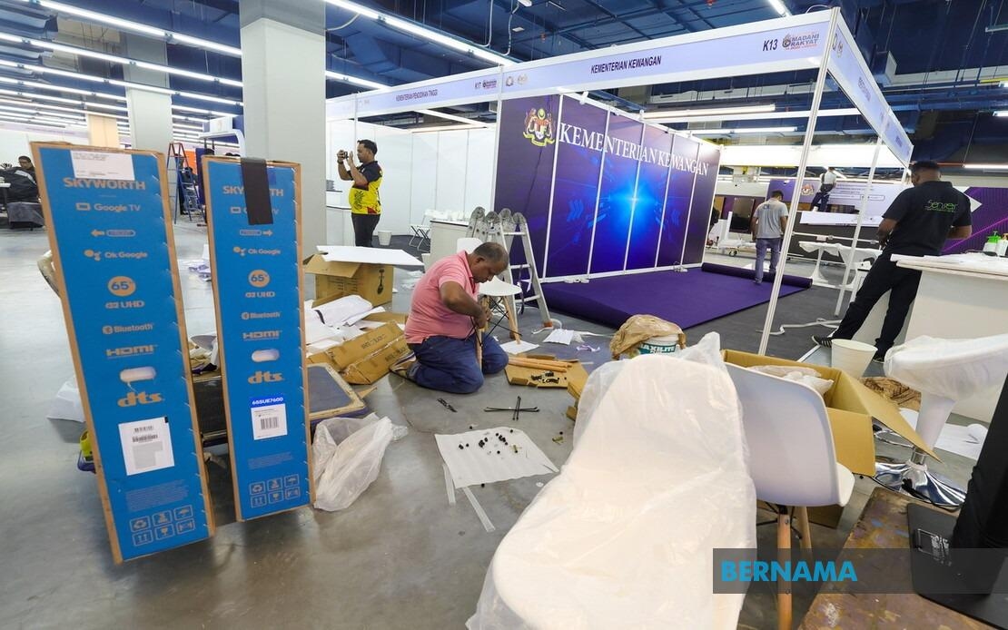 Direct Line To 100 Govt Agencies At Madani Rakyat Johor 2025 Carnival