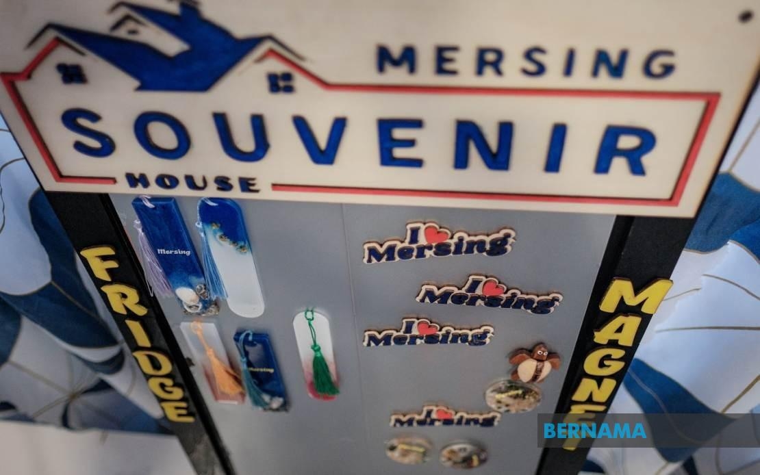 Souvenirs Made Out Of Recycled Items Drawing Local, Foreign Tourists To Mersing