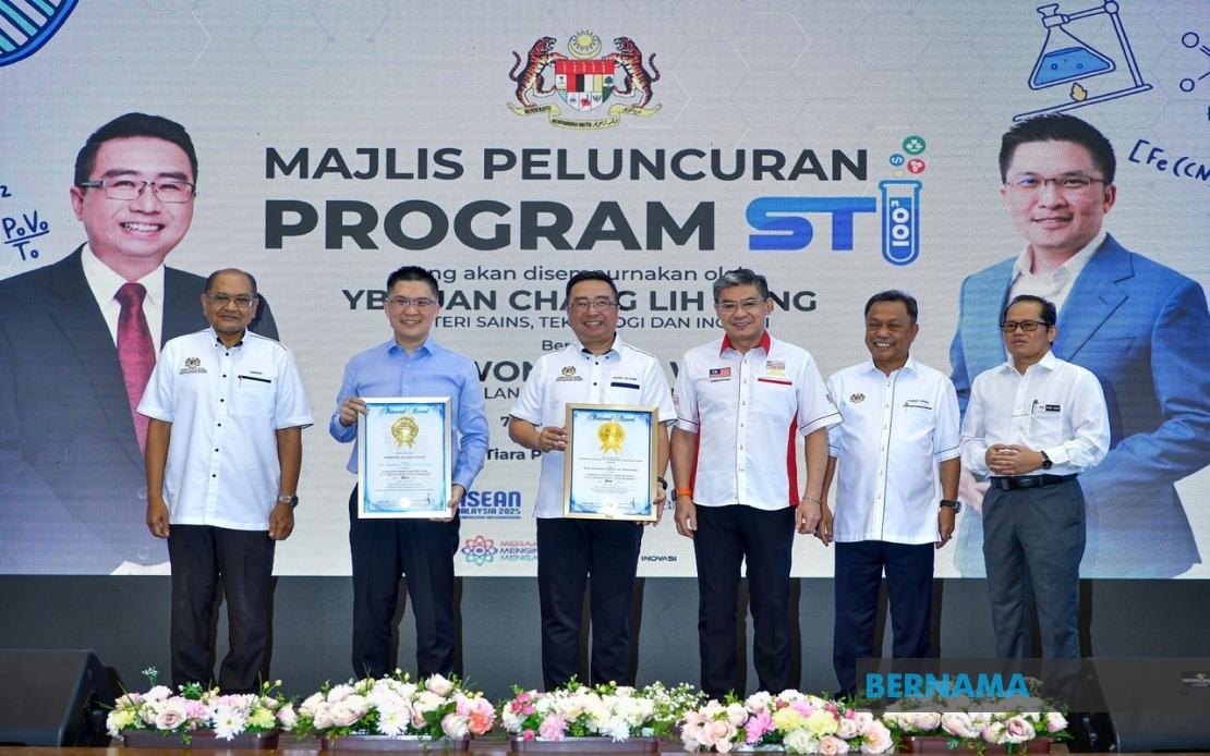 Malaysia Introduces Astronomy Module For Students With Visual Disabilities