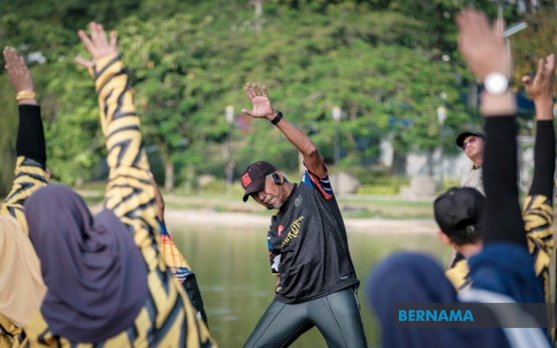 At 74, Pak Habib Still Gets Hearts Pumping With Free Aerobics Classes