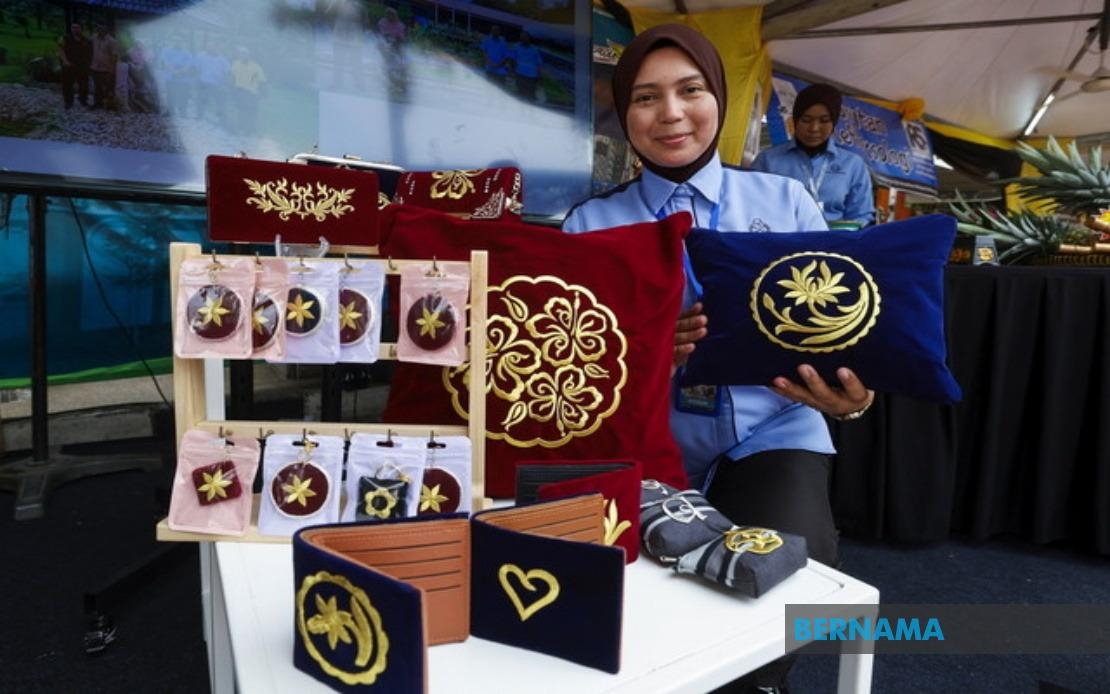 Gold Thread Embroidery Products By Tapah Prison: An Attraction At Perak PMR 2025 In Lumut
