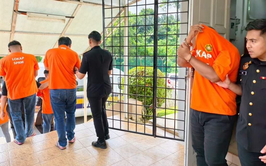 MACC Nabs Six Cops Over RM12,000 Bribe