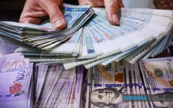 Ringgit Climbs As Trump Ramps Up Pressure On Fed To Cut Interest Rates