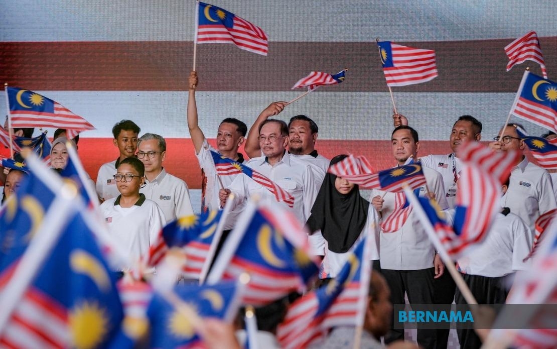 PM Anwar Flags Off 2025 KMJG Convoy, Marking Start Of National Month Celebrations