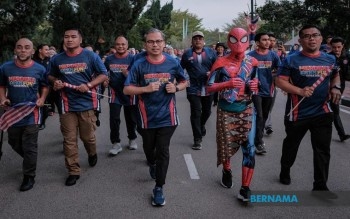 Fahmi Joins In Merdeka 6.8Km Fun Run & Walk In Muar