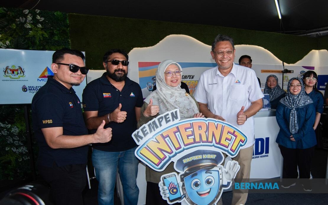 Labuan Advances Cashless Society And Safer Internet Campaign At Borneo Flora Festival 2025