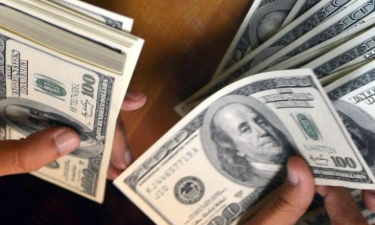 الدولار يواصل التراجع أمام الجنيه المصري بمنتصف تعاملات اليوم الأحد