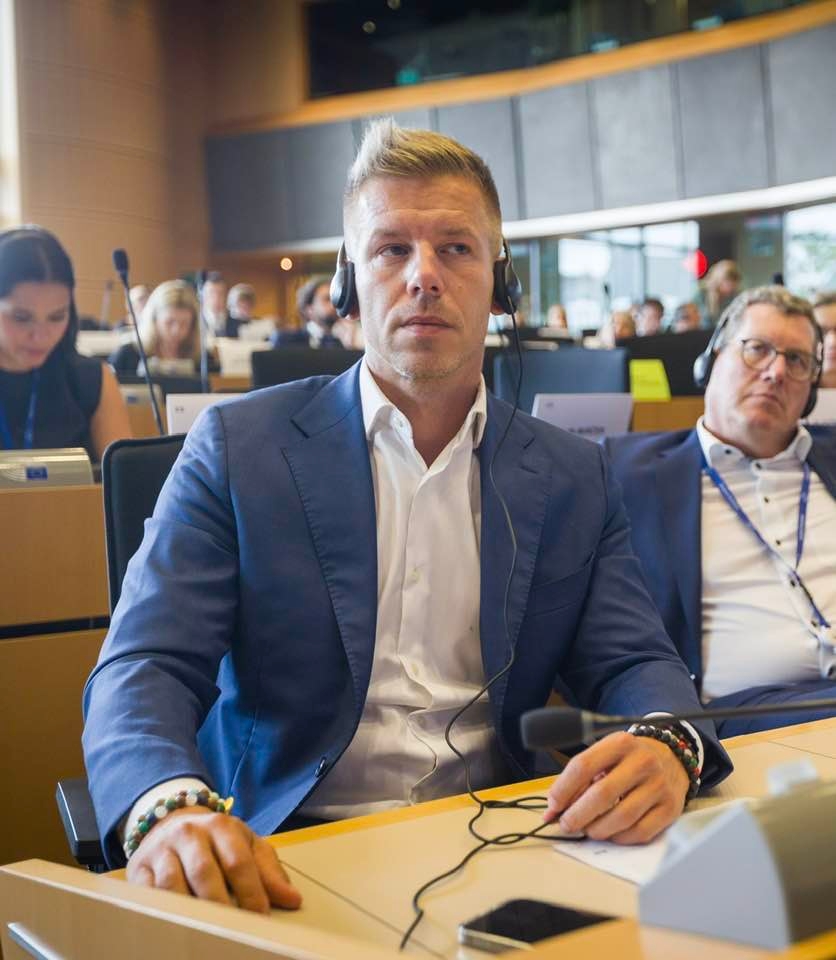 Hidvéghi: Magyar is ignoring views of two million Hungarians to please his masters in Brussels