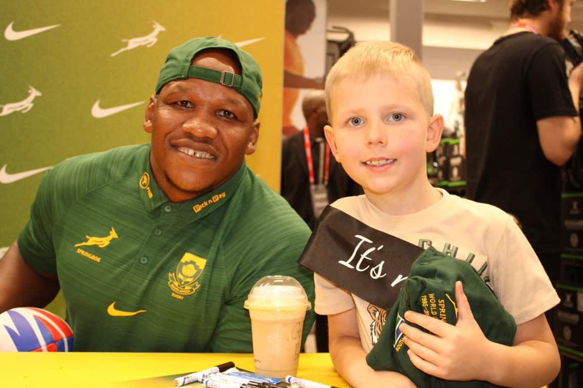 WATCH: Bok fans and players share Forever Green, Forever Gold gees at signing session