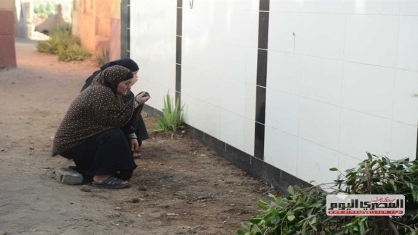 أمام القبور.. أهالي كفر السنابسة يبكون ضحايا حادث الطريق الإقليمي بالمنوفية (صور)