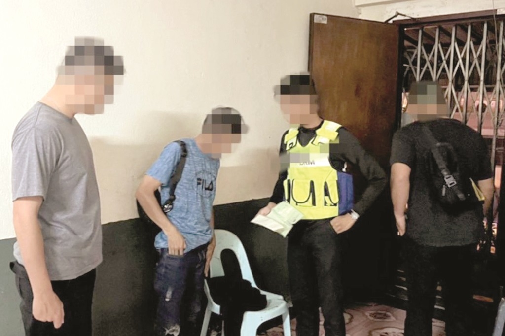 Foreigner held with multiple ID cards, birth certificate