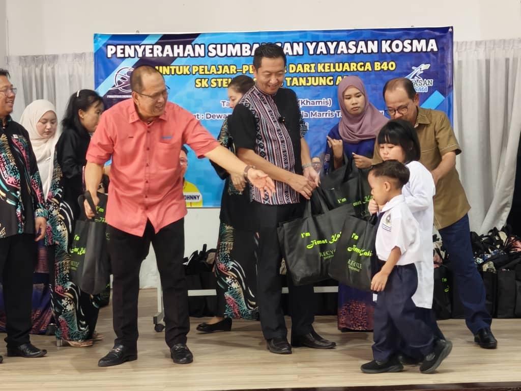 340 B40 Stella Maris students get educational aid