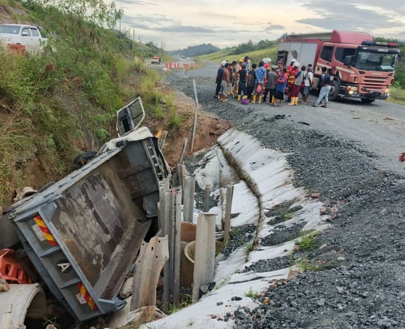 Lorry driver injured in 10-foot drain plunge in Beluran
