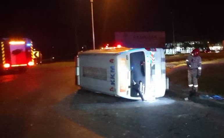 Doctor, nurse injured as ambulance overturns in Sepanggar
