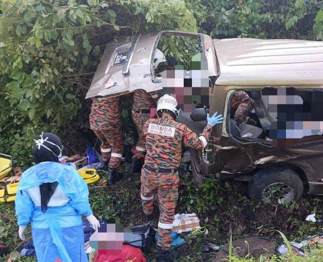 Elderly man killed, eight injured in Kunak van crash