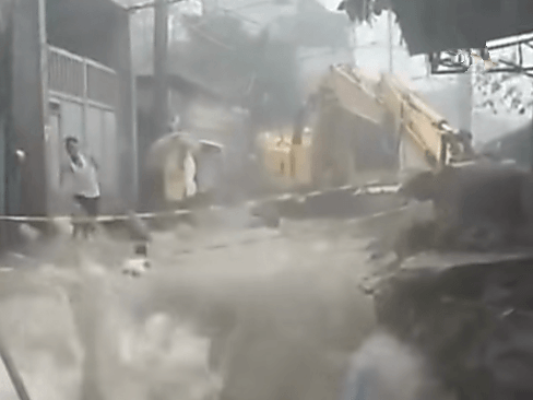 Father leaps into floodwater to save son in Quezon City