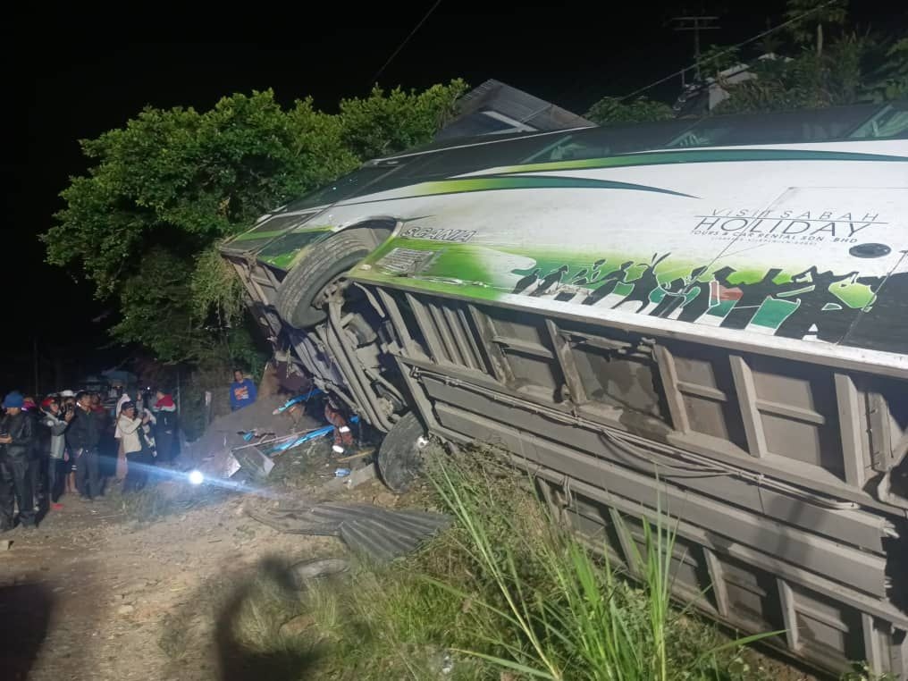 Two hospitalised after bus, car collide in Ranau