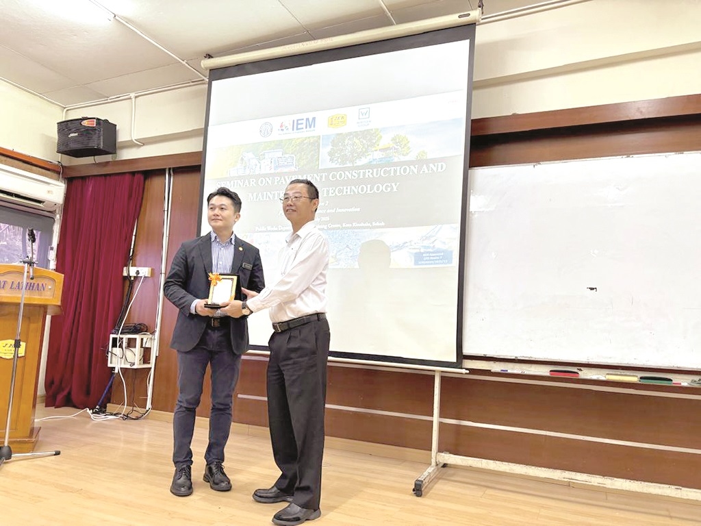 100 attend JKR seminar on pavement construction, maintenance technology.