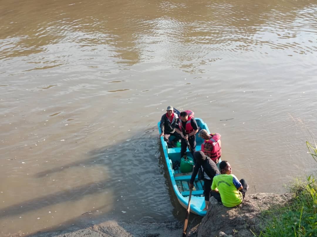 Man missing, three rescued after boat sinks in Kinabatangan