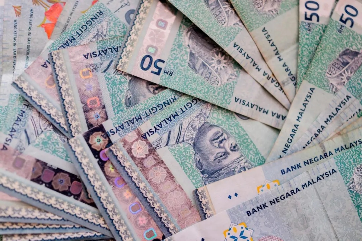 Ringgit strengthens as US dollar weakens further in July