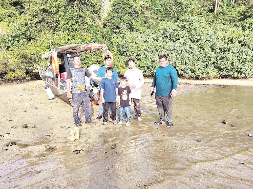 Six rescued as boat leaks in Lahad Datu waters