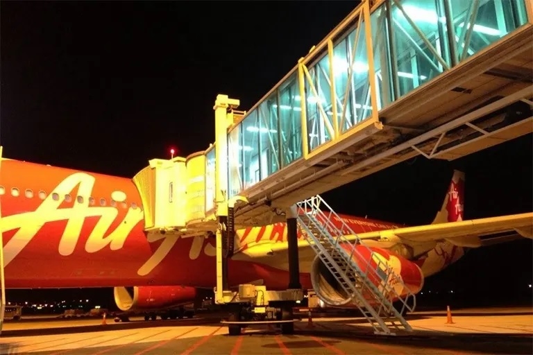 MCA: Force AirAsia to use aerobridge