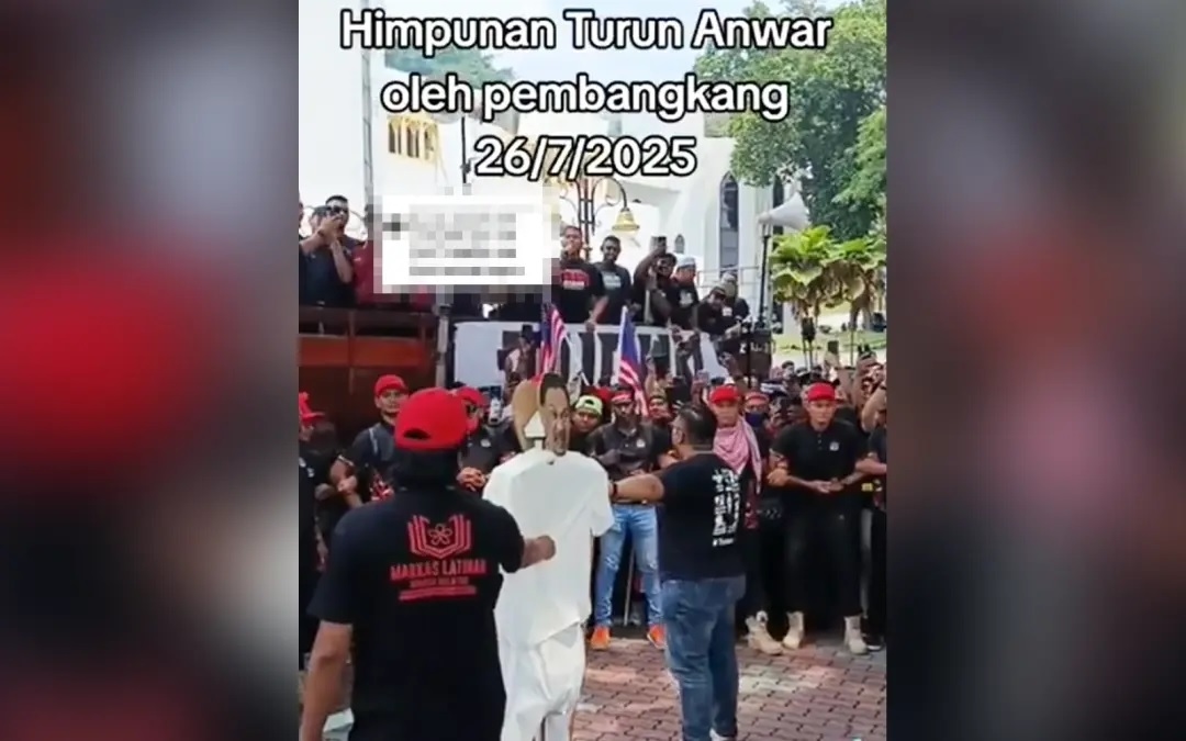 Cops probe ‘flogging' of Prime Minister effigy during Turun Anwar rally