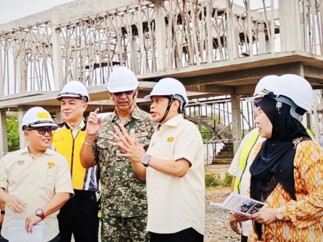 Contractor's delay affecting 1,500 military families