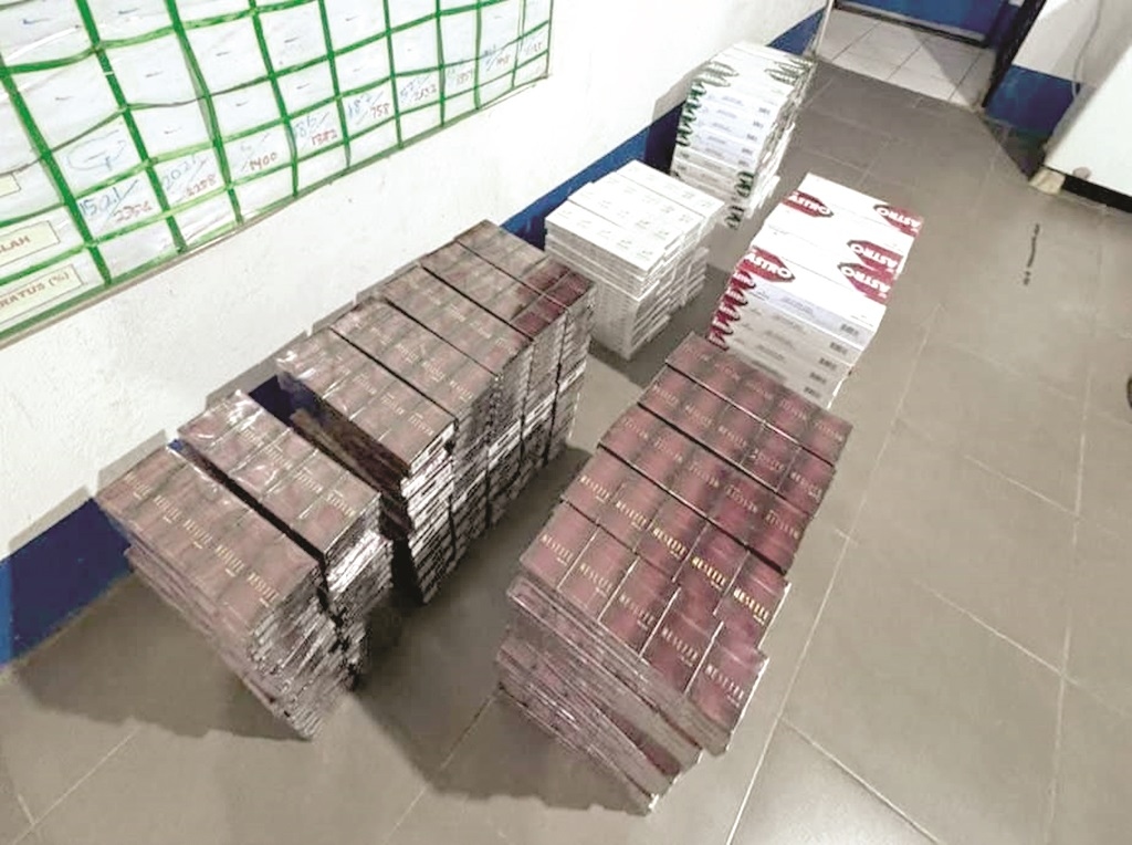 Local held, contraband fags seized in Kunak